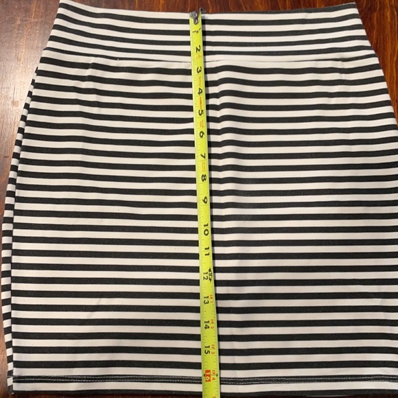 5/$20 Lot of 3 Striped Mini & Pencil skirts Forever 21 L - Picture 6 of 10